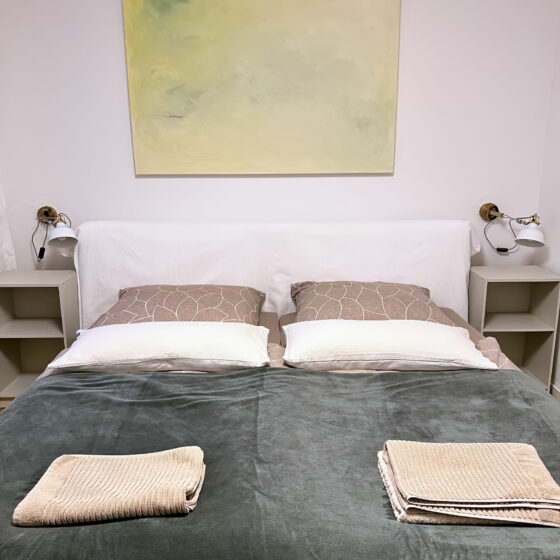Schlafzimmer mit Doppelbett